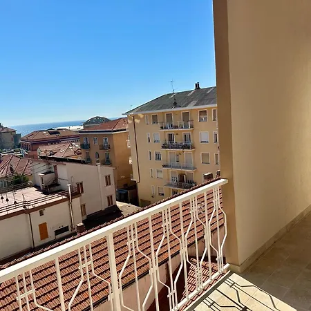 Casa Maestrale - Elegante Con Balcone Vista Mare Apartment Finale Ligure Exterior photo